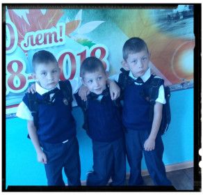 Втроём в первый!