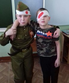 Раненые солдаты. Сценка на 23 Февраля