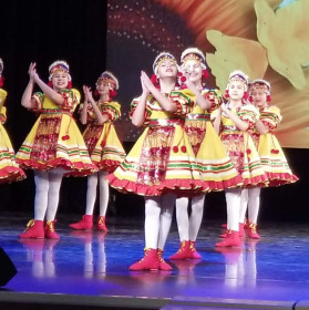 Дочь Мария и ансамбль «Конфетти».