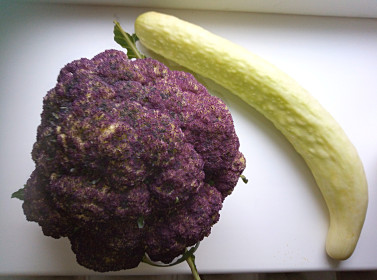 Необычного цвета огурец и капуста из Ивановки