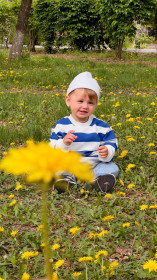 Одуванчик в одуванчиках в Сквере имени воинов-интернационалистов