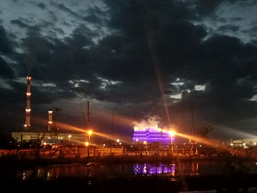 БТЭЦ на фоне Асташинского озера