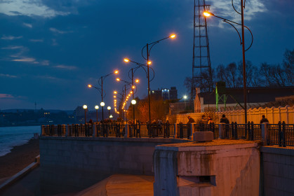 Вечерние огни набережной