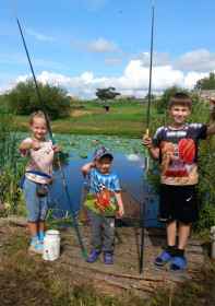 Карасики, водоём у Леонидовых