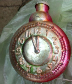 Игрушка новогодние часики