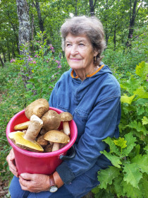 Дама с белыми грибами, п. Моховая Падь