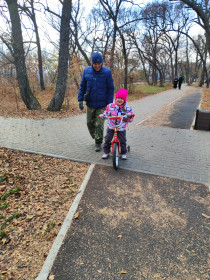 Полина с дедушкой в парке, г. Благовещенск