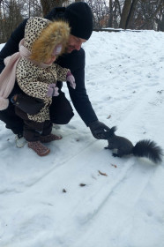 Зимняя встреча с белкой