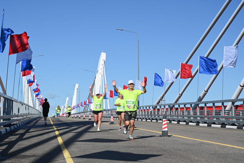 спорт, бег, международный мост