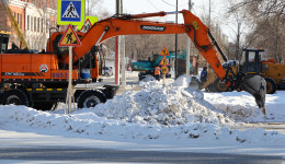 Дорожники спешат на помощь в уборке снега: по поручению губернатора подрядчики будут содержать магистральные улицы Благовещенска