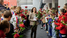 Двукратная чемпионка мира Евгения Медведева дала мастер-класс для фигуристов из Приамурья и КНР