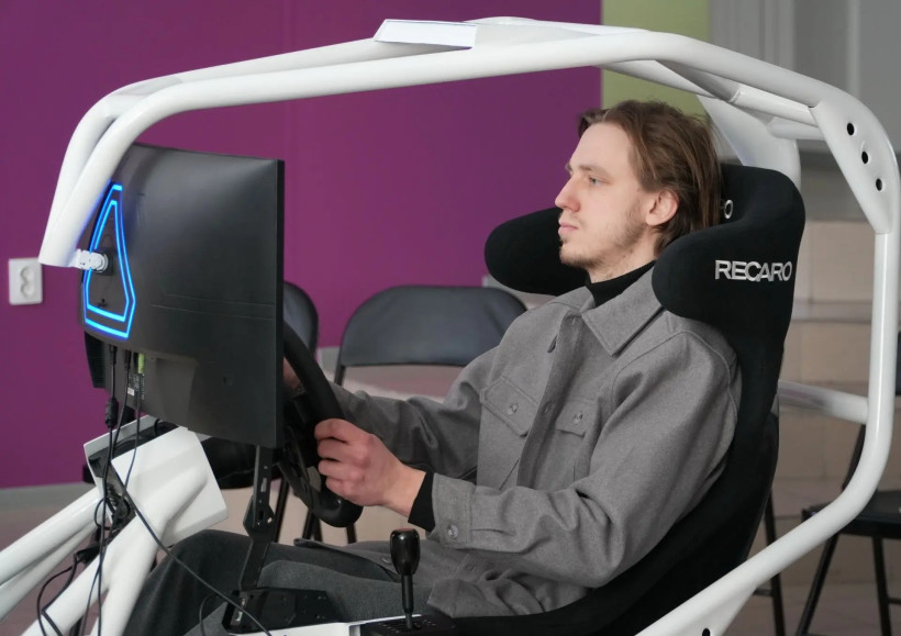 автоспортивный симулятор