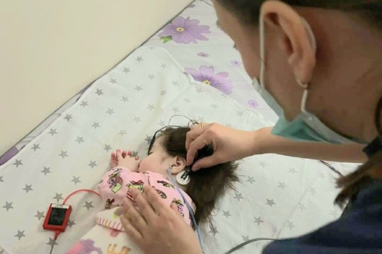 слух сурдологи