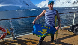 Параатлет-дальневосточник Виталий Кочнев проплыл 900 метров в ледяных водах Антарктиды и поставил рекорд