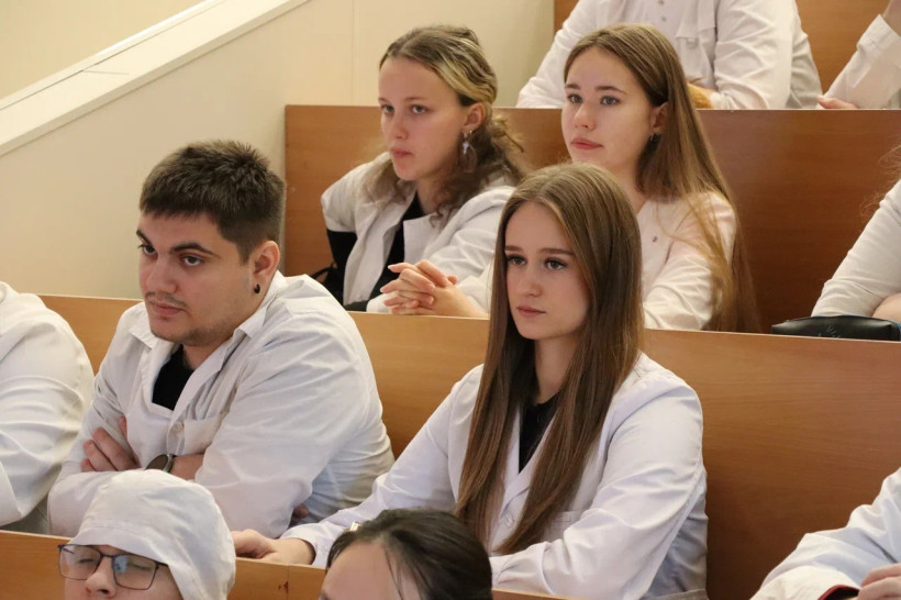 врачи студенты агма