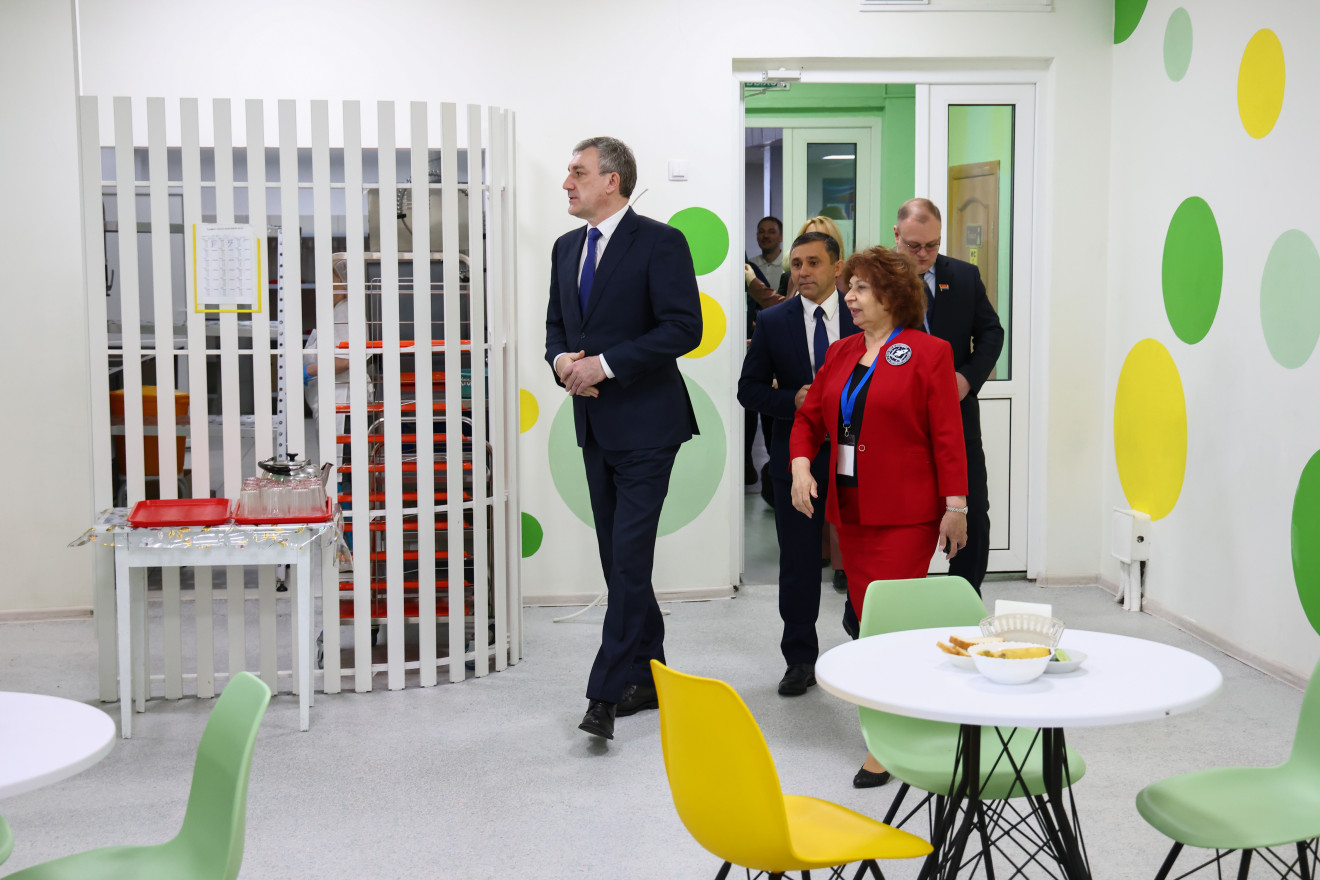 Вкусно — и точка: губернатор проехал по школьным кафе Благовещенска и поручил включить в программу пищеблоки