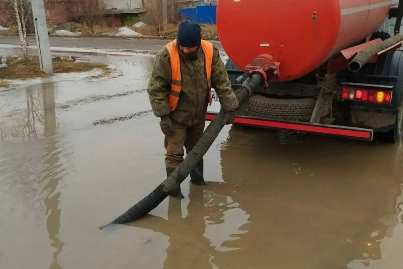 откачка луж воды гстк ливневки водоотведение