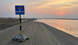 На трех участках региональных трасс Приамурья закрыт проезд из-за выхода воды на дороги