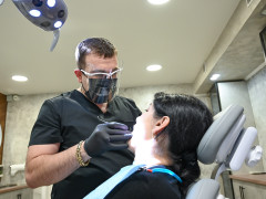 стоматолог