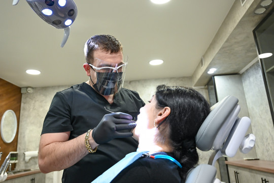 стоматолог