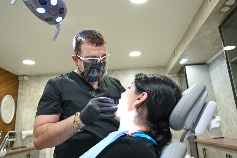 стоматолог