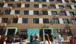 Педагоги будущей школы Благовещенска получили ключи от новых арендных квартир