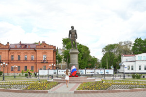 набережная памятник муравьеву погода лето