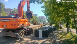 Рабочие меняют сети, обновляют асфальт и восстанавливают благоустройство на улицах Благовещенска