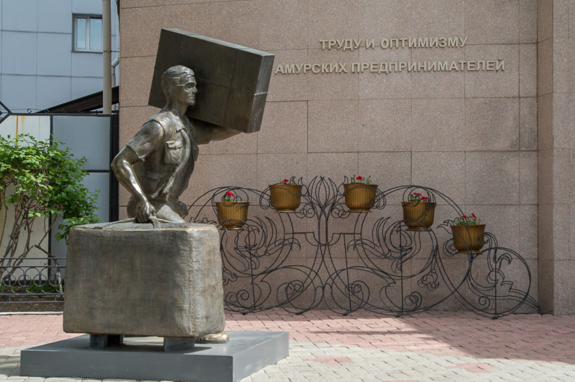 памятник челноку новый памятник челнок