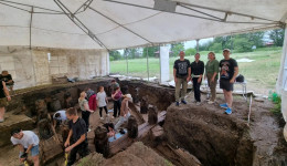 Амурские археологи раскопали на месте Албазинского острога уникальное захоронение XIX века с Евангелием