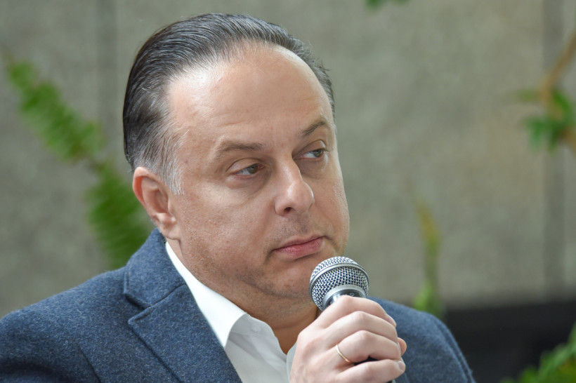 директор театра имени вахтангова кирилл крок