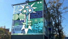 Ключ, река и поезд: на зданиях в Завитинске впервые появились муралы