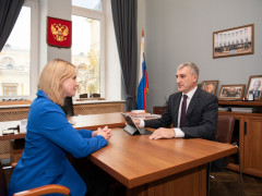 Депутат Госдумы  Александра Родионова и губернатор Амурской области Василий Орлов