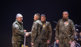 Генерал Роман Греков и губернатор Василий Орлов наградили в Благовещенске военных и волонтеров СВО