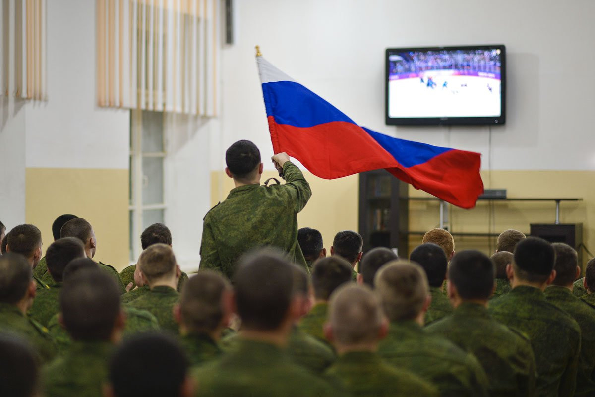 Вместо отбоя курсанты военного училища пошли на хоккей