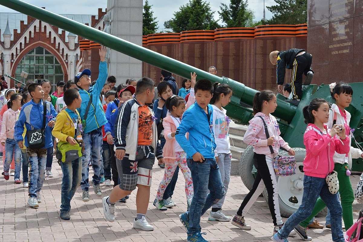 Сегодня у Благовещенска именины. Фоторепортаж с городских улиц