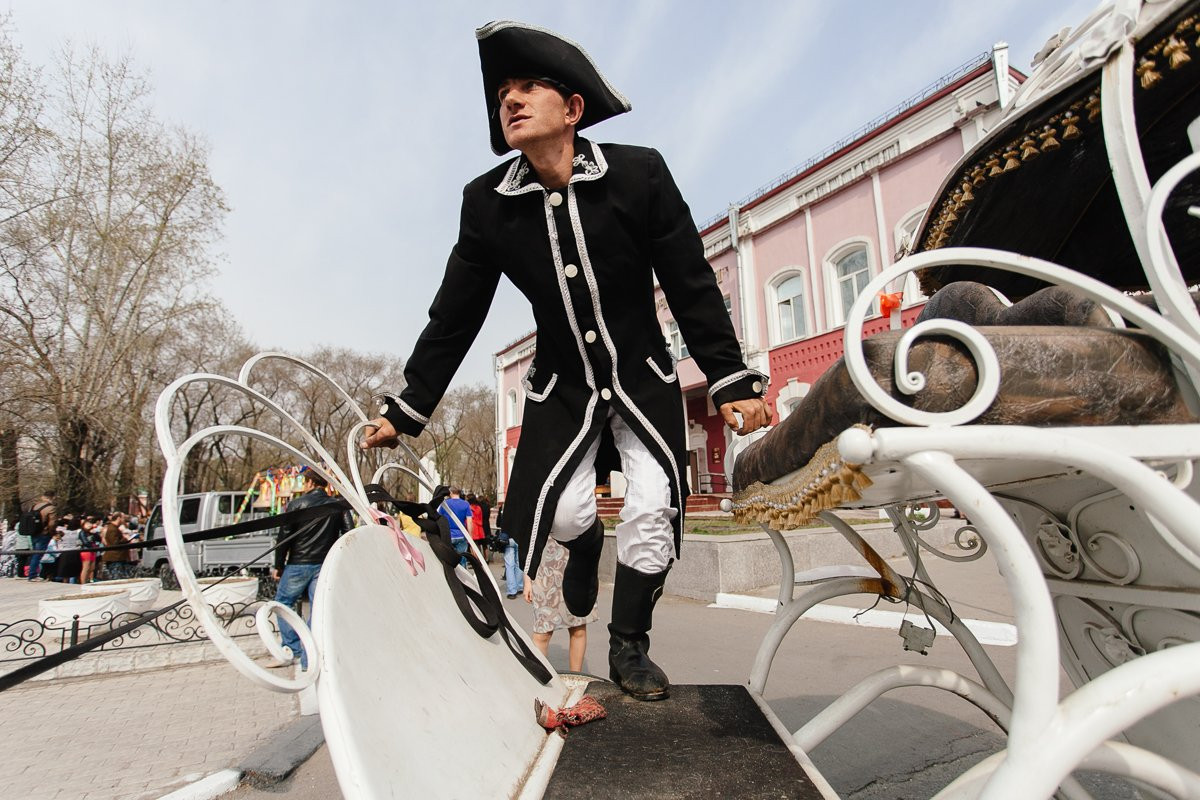 На Красную горку амурских молодоженов поженили по старинным традициям