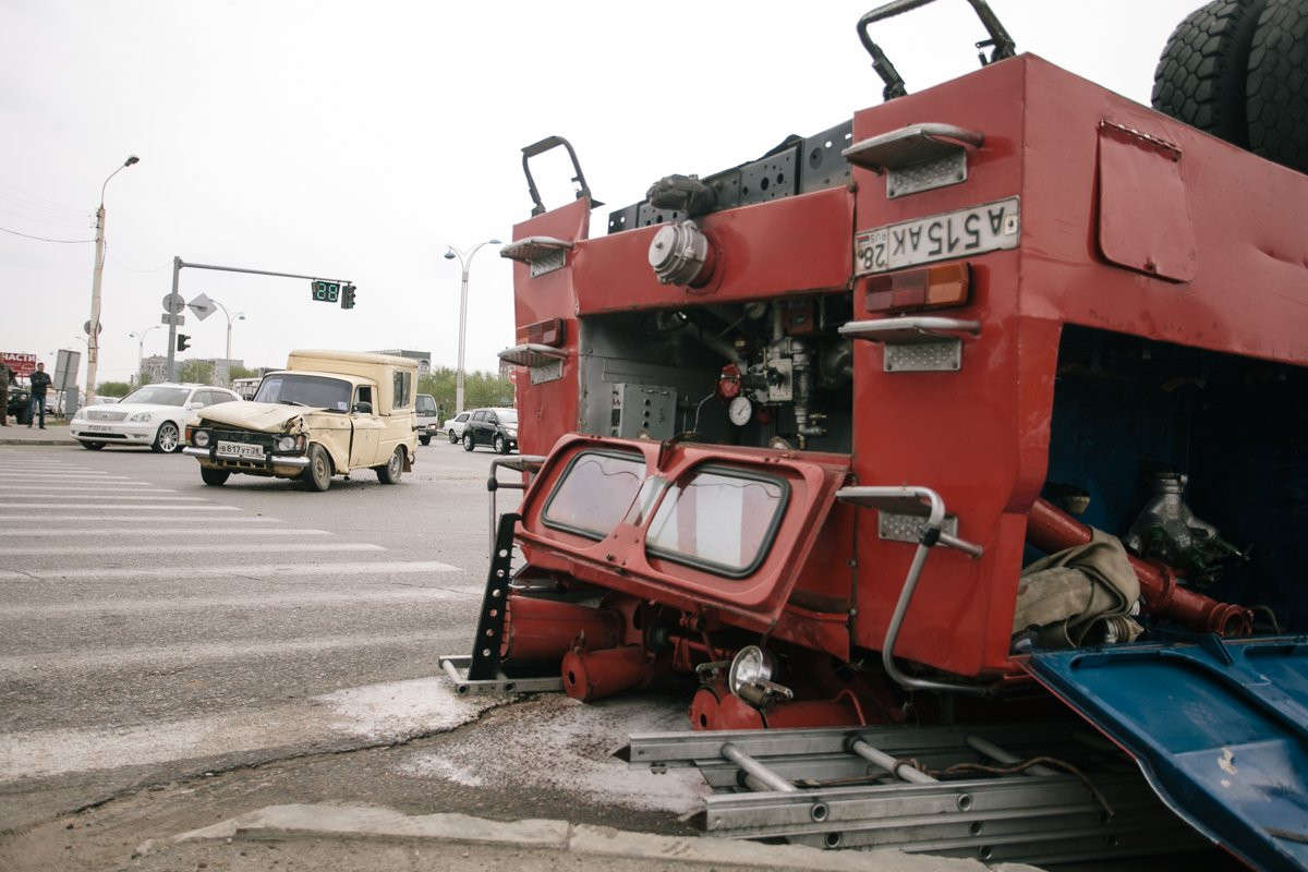Пожар на Текстильной тушат уже почти пять часов