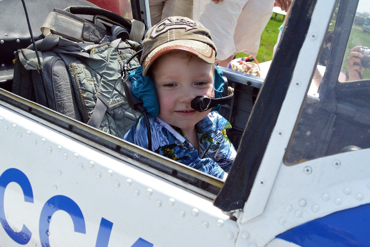 Амурчане День защиты детей отметили в небе