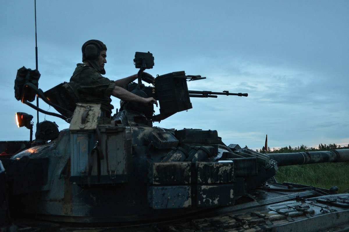 Курсанты-танкисты провели ночной бой