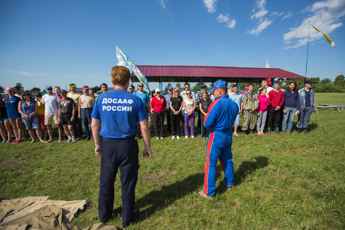 Парашютисты соревновались в точности приземления. Фоторепортаж