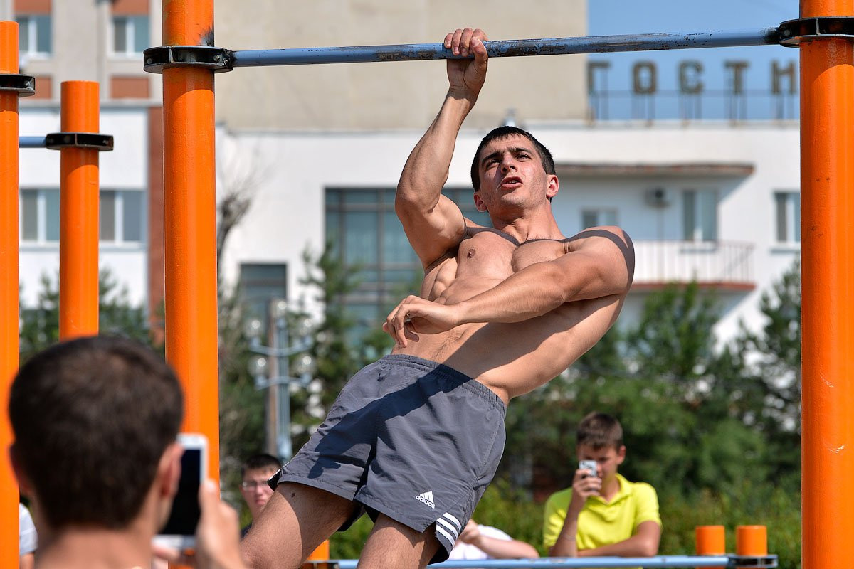 Воркаут-битву устроили в амурской столице в День молодежи. Фоторепортаж