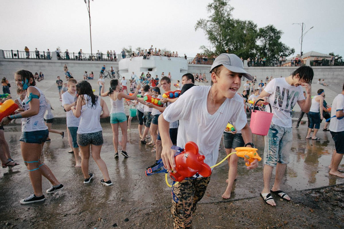 Благовещенцы отметили день Ивана Купалы водным сражением