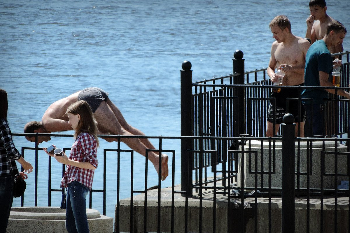 Граница под контролем и страсти по мундиалю  — «Подсмотрели» с Андреем Анохиным