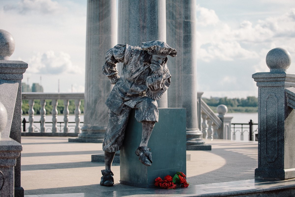 Мастер пантомимы показал Рембрандта на набережной Амура. ФОТО