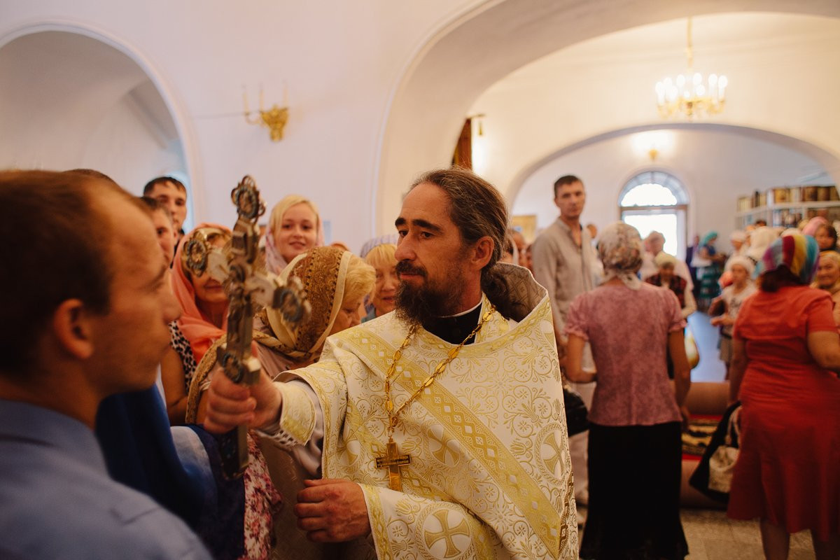 На Яблочный Спас в храмах пахнет яблоками. Фоторепортаж