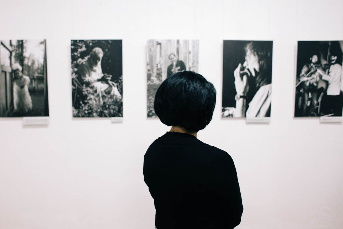 На открытии «Веселых девяностых» раздавали деньги и «Дунькину радость» (40 фото)