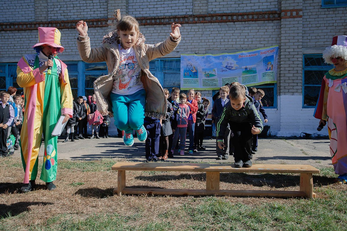 Электромонтер, Электронщик и Батареечка провели урок электробезопасности в Свободном. Фоторепортаж