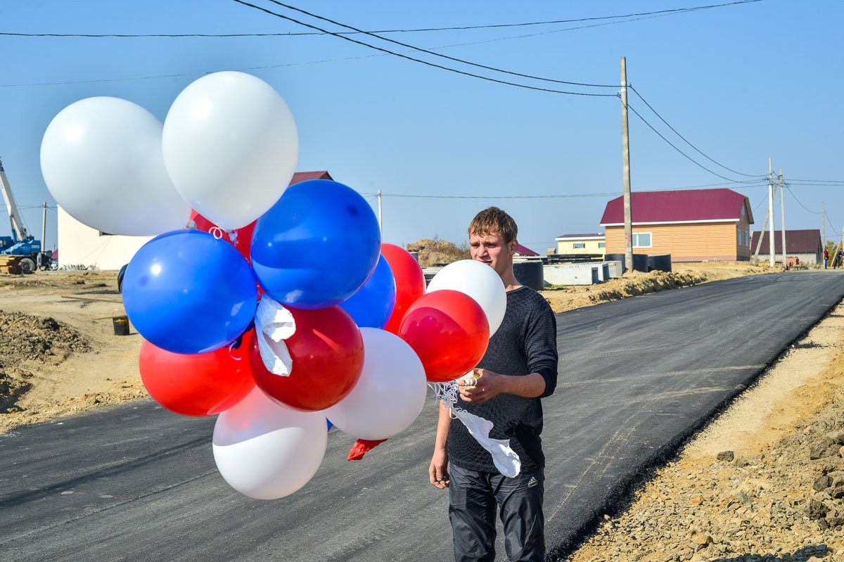 В первый день октября в Чигирях открыли микрорайон для подтопленцев. Фоторепортаж