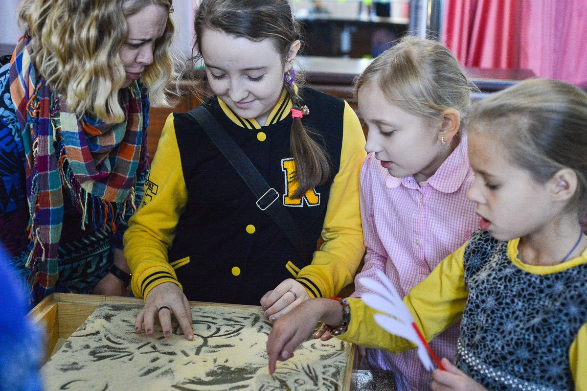 Многодетных мам и верных пап чествовали сегодня в ОКЦ. Фоторепортаж